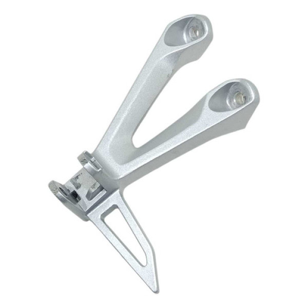 Suporte Pedaleira Traseira Esquerdo Honda Cb 300f 23/25 Orig Prateado