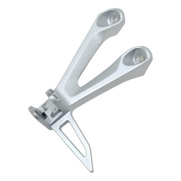 Suporte Pedaleira Traseira Esquerdo Honda Cb 300f 23/25 Orig Prateado